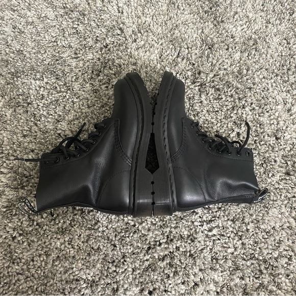 Dr. Martens 1460 Size 6 High Top Leather Boot - Picture 5 of 6